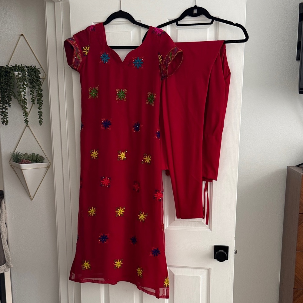 Handmade Salwar Kameez set. Indian wedding outfit.